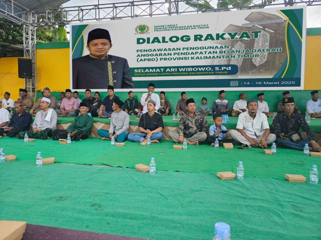 Selamat ari wibowo saat gelar dialog rakyat