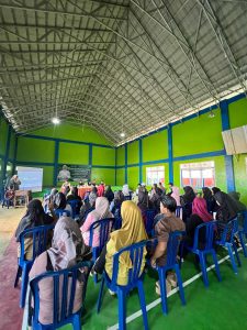 Wakil Ketua Pimpinan DPRD Kaltim, Yenni Eviliana, saat melakukan kegiatan Sosper ke -12