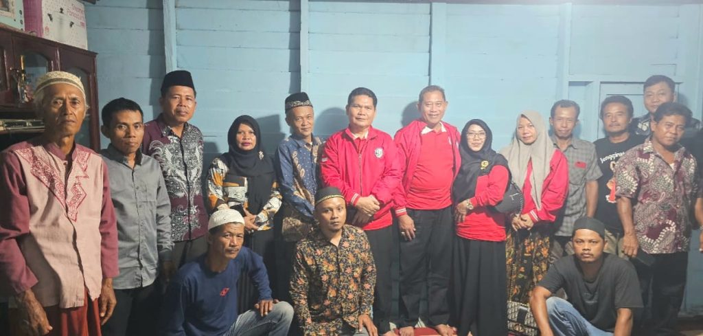 silaturahmi IKAWANGI Kutai Timur yang dihadiri pengurus, tokoh masyarakat, dan tokoh agama guna memperkuat kerukunan
