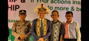 Ketua Umum Indonesia Entrepreneur Club (IEC) sekaligus Trainer dan Motivator Muda Indonesia, Syafii Efendi, memberikan motivasi kepada lebih dari 1.000 siswa dari berbagai sekolah se-Kota Samarinda dalam kegiatan Youth Leadership & Entrepreneurship Festival 2026 di Gedung Graha Mulya Samarinda, Minggu (23/8/2026).